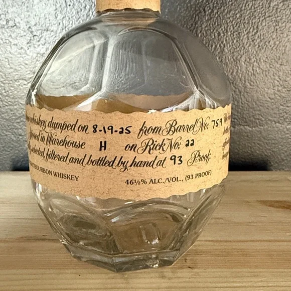 Blanton's Single Barrel Bourbon EMPTY BOTTLE With Stopper “T” w/ Velvet Bag - Picture 3 of 4